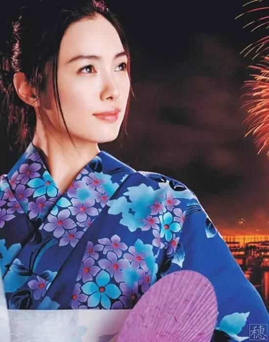 日本人到现在为止依旧在到处找你，我相信他们在燕京一定有许多眼线和耳目，所以你暂时还是不要出来抛头露面了。